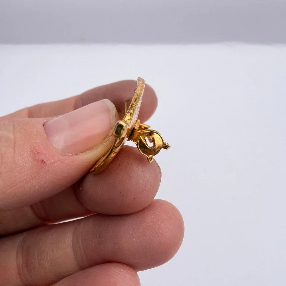 Brooch Leaf Shaped Gold Tone Textured Vintage Jewelry Lapel Hat Bag Pin
